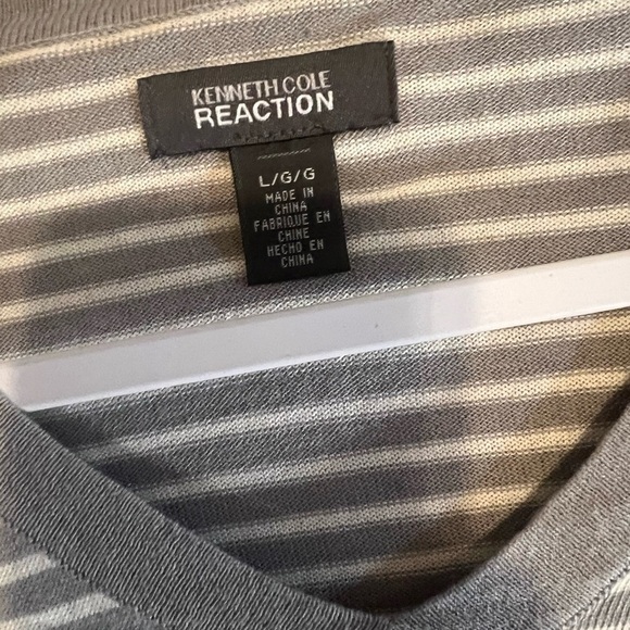 Kenneth Cole Men’s Vneck Sweater - Picture 2 of 3